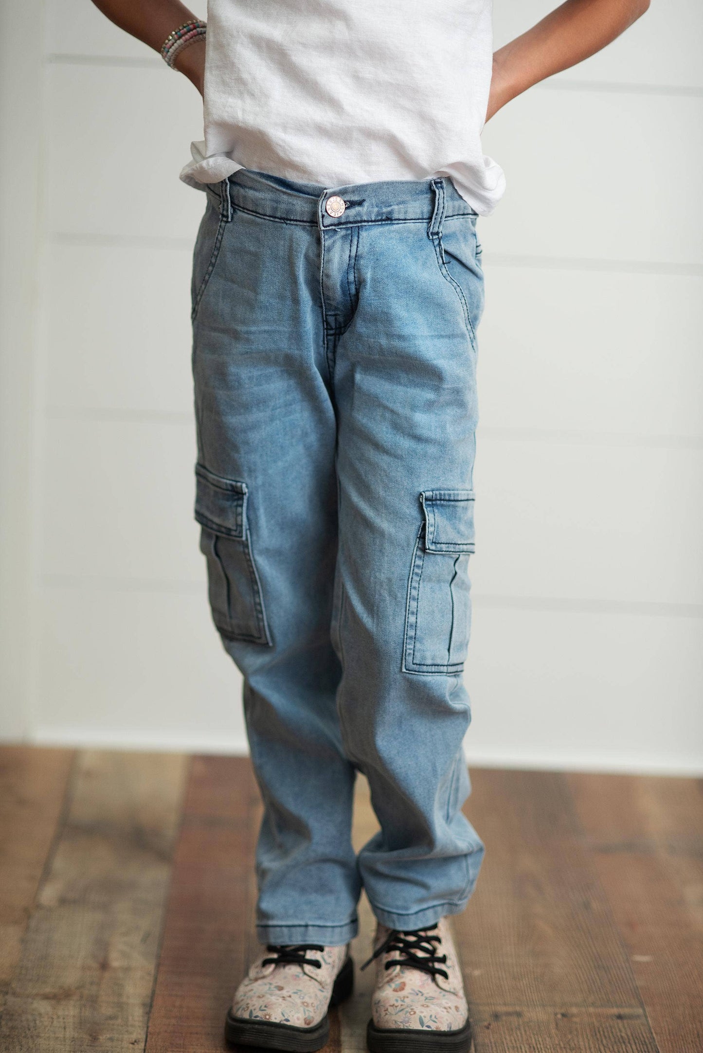 Light Wash Denim Cargo Pants With Pockets
